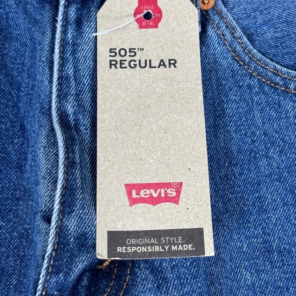 Levi's 505 Regular Fit Straight Leg Jeans Medium Wash Blue Denim 32x32 NWT
